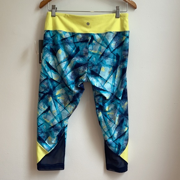 High rise Total fitness capris - Picture 7 of 10